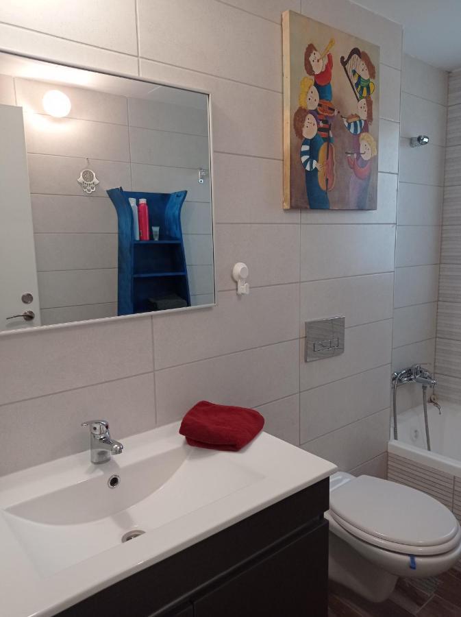 New! Great Location! Vibrant Downtown, Talpiot Market, Flea Market, Carmel Beach, Close To Everywhere Apartment Haifa Luaran gambar